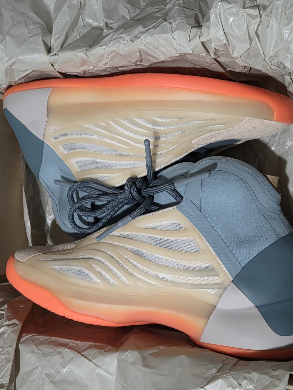 Adidas Yeezy QNTM Hi-Res Coral Size 6 Men / 7.5 Women HP6595